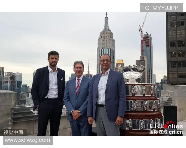 足球明星戴维斯与女友甜蜜瞬间曝光引发粉丝热议与祝福 足球明星戴维斯与女友甜蜜瞬间曝光引发粉丝热议与祝福