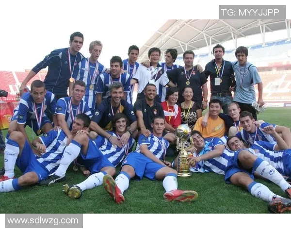 足球明星比克哈姆的传奇人生与足球事业的辉煌成就回顾 足球明星比克哈姆的传奇人生与足球事业的辉煌成就回顾