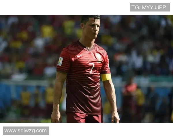 高清足球明星格子照片展现其风采与魅力的完美瞬间 高清足球明星格子照片展现其风采与魅力的完美瞬间