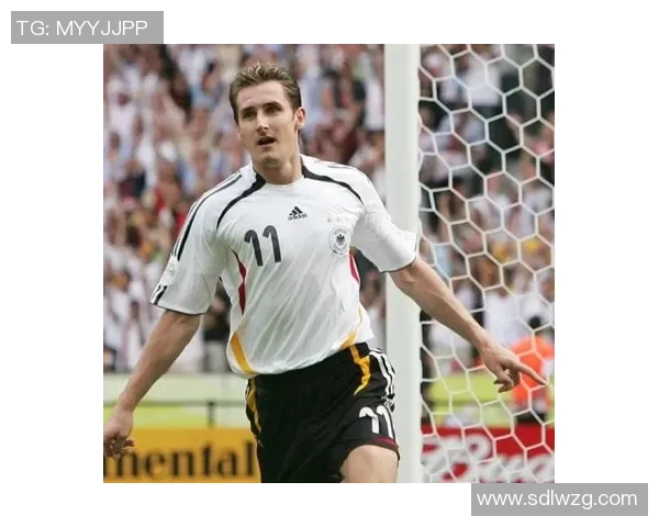 全球最顶尖的足球明星踢球技艺解析与成就回顾 全球最顶尖的足球明星踢球技艺解析与成就回顾