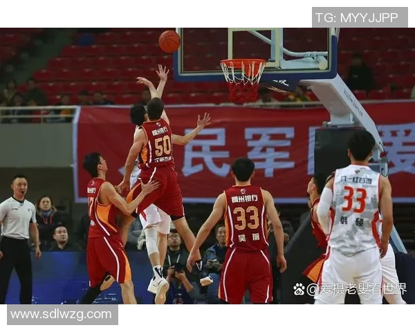 上海男篮与天津男篮激战正酣谁能在这场对决中笑到最后 上海男篮与天津男篮激战正酣谁能在这场对决中笑到最后