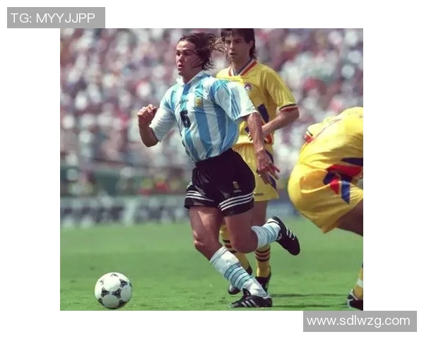 三十年足球明星回顾与传奇球员的辉煌历程与影响力分析